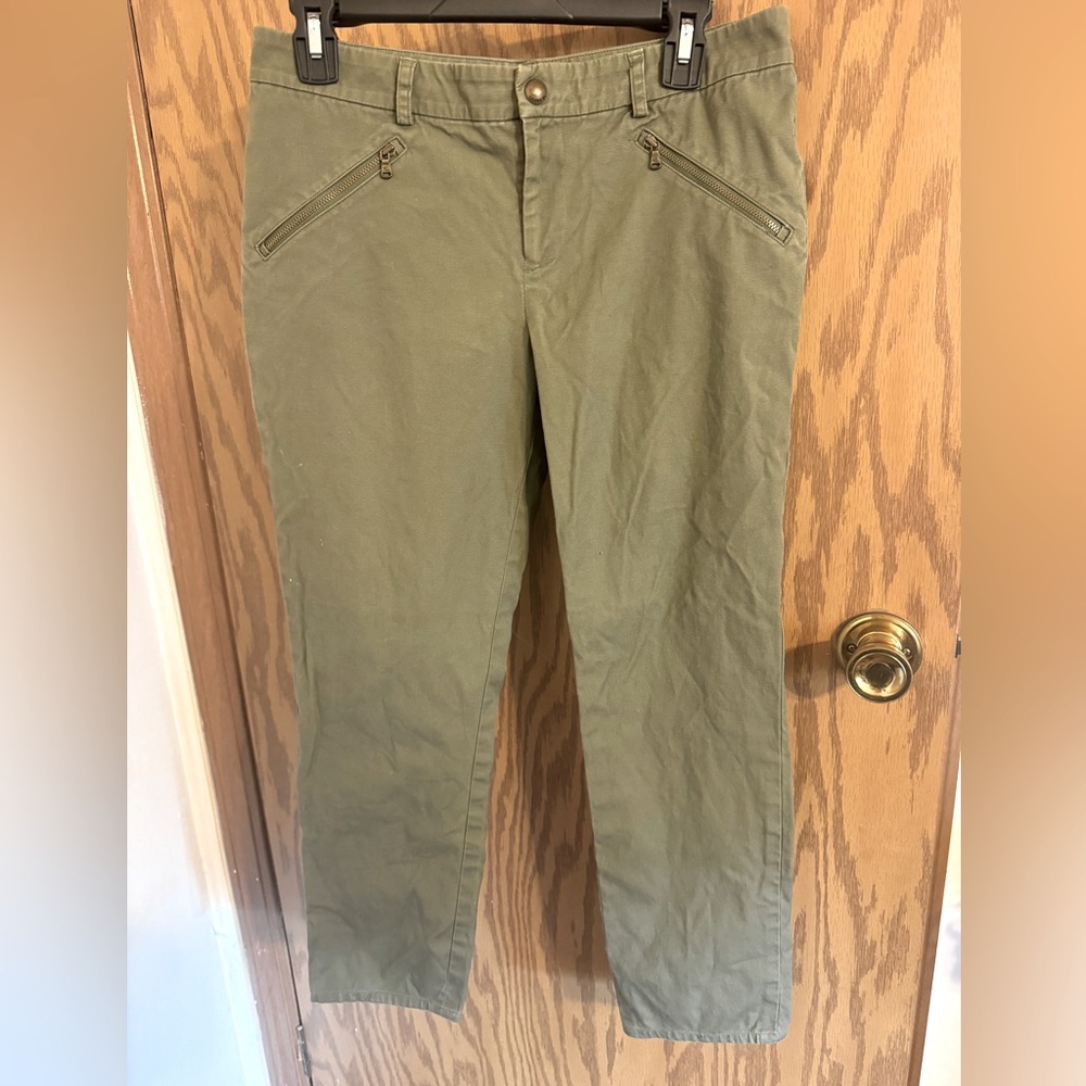 Lauren Ralph Lauren Petite Size 6p, Color Green. Zip Pockets. Khakis style.